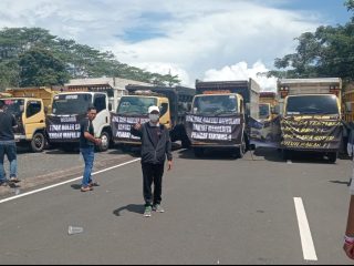 “Biosolar Langka, Sopir Truk Turun Jalan: Dugaan Penimbunan hingga Jual Beli Kartu Subsidi Disorot