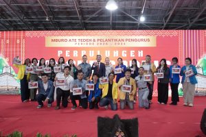 Foto bersama dengan mahasiswa yang berprestasi dengan IPK 3.5 keatas