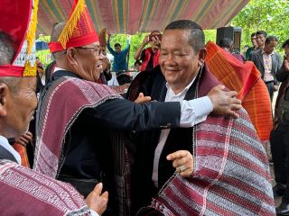 Rapidin Simbolon : Pancasila Hidup Lewat Tortor dan Ulos, Saat Hadiri Pesta di Sitio-tio Samosir