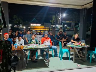 Dandim 0314/ Inhil Nobar dengan Masyarakat Sebagai Momentum  Kebersamaan antara TNI dan masyarakat.