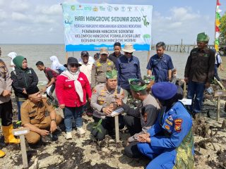 Kapolres Kepulauan Meranti Pimpin kegiatan penanaman bibit Mangrove, Dalam Rangka Memperingati Hari Mangrove  Sedunia 2026
