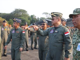 Kasad Apresiasi Penerbang Demo Udara HUT ke-81 RI di Lanud Halim