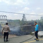 Kebakaran Lahan Gambut Seluas 1 Hektare di Jalan pramuka Desa banglas Polisi Selidiki Sumber Api