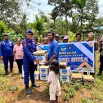 Polairud Kepulauan Meranti Kembali lagi Bawa Bantuan Berupa Sembako untuk masyarakat