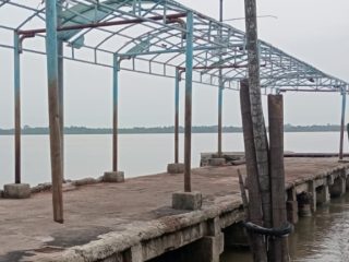 Jembatan Penghubung Jalur Laut Desa Dedap Kondisinya Kritis, Warga Khawatir Ambruk
