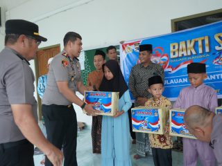 Dalam Rangka HUT ke-75 Humas Polri, Polres Kepulauan Meranti Gelar Bakti Sosial di Desa Mantiasa